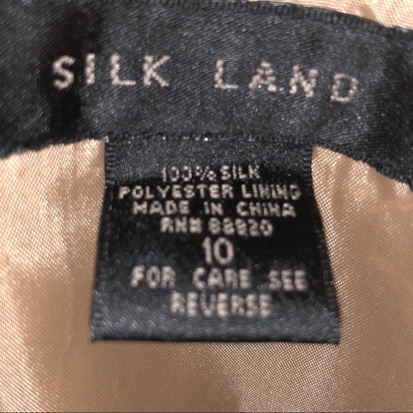 Beautiful Silk Sleeveless Top - Picture 2 of 4